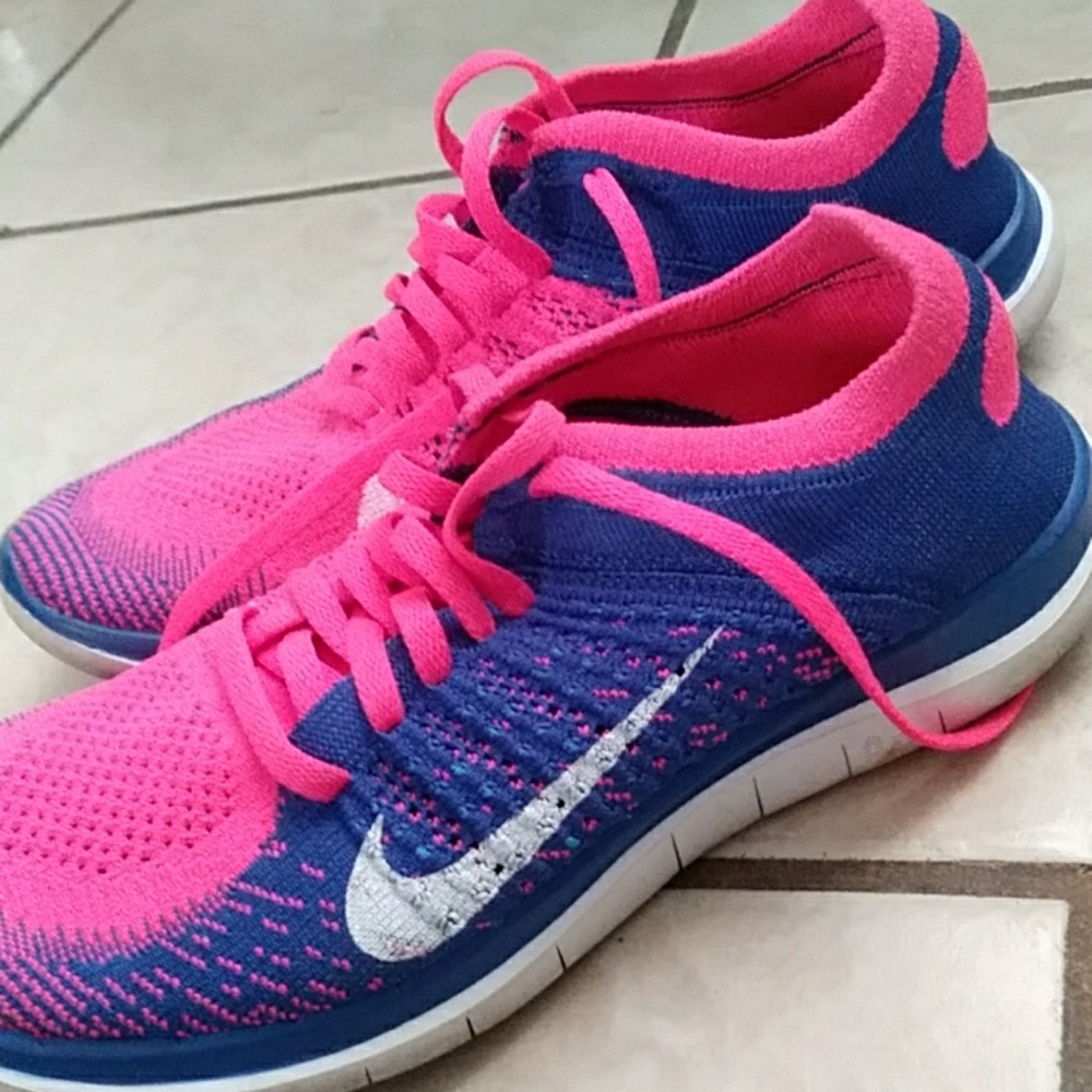 Tennis shoes